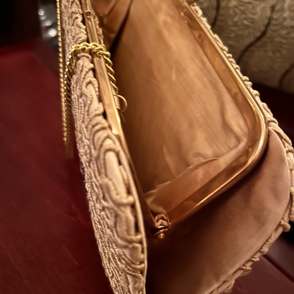 Vintage Taupe Embroidered with rhinestone Kiss Lock Special Occasions Clutch - Picture 13 of 16